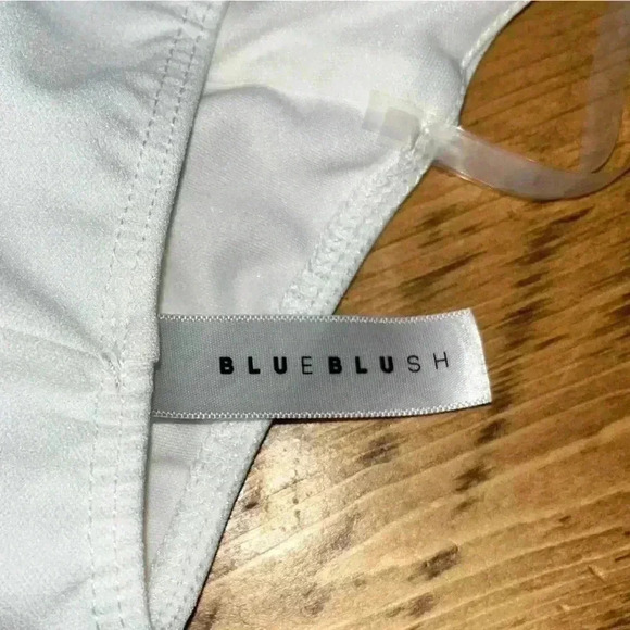 BlueBlush white embroidered Appliqué Halter mini dress floral, stretchy, - Picture 7 of 8